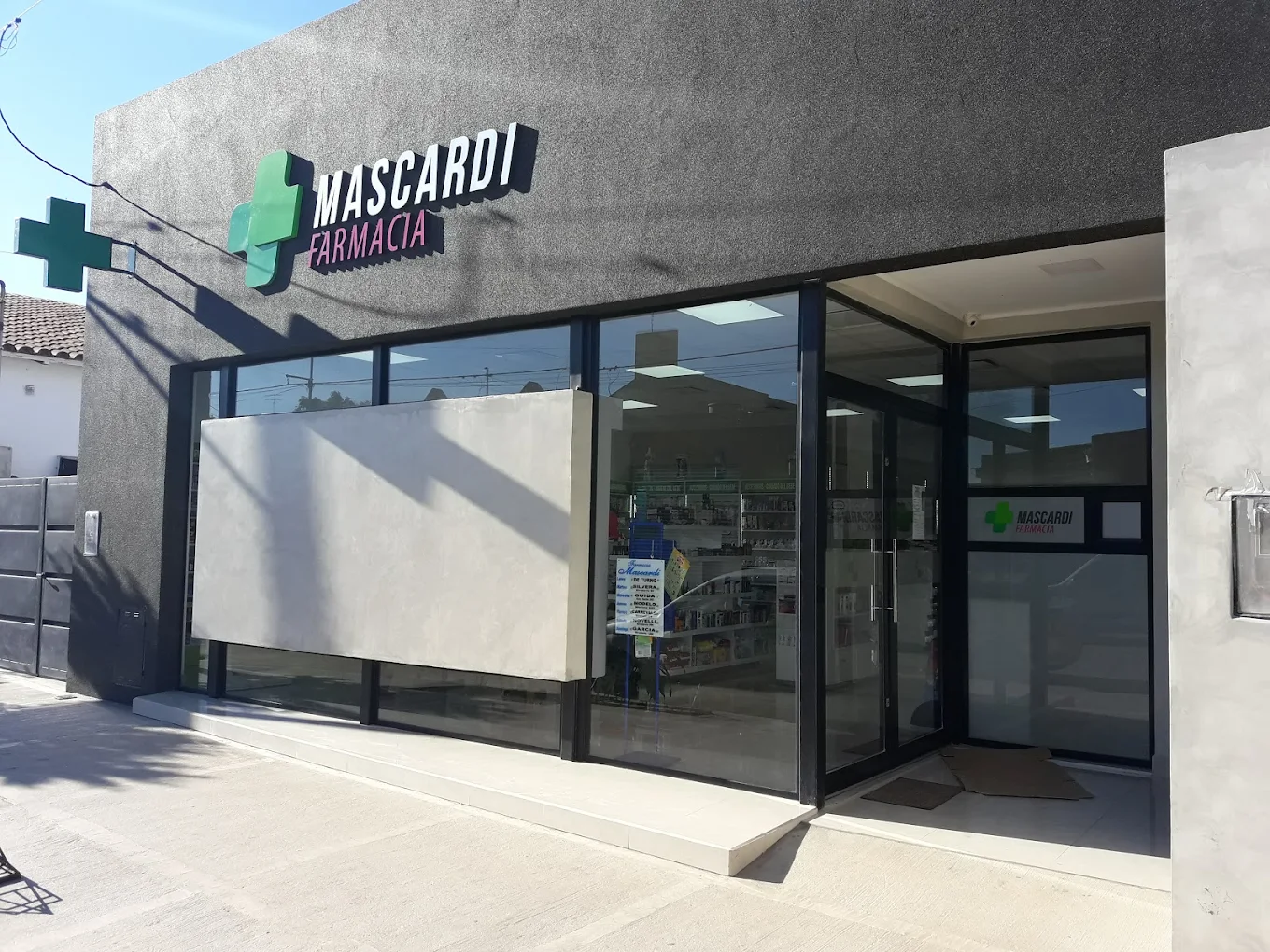 Foto de la fachada de la farmacia